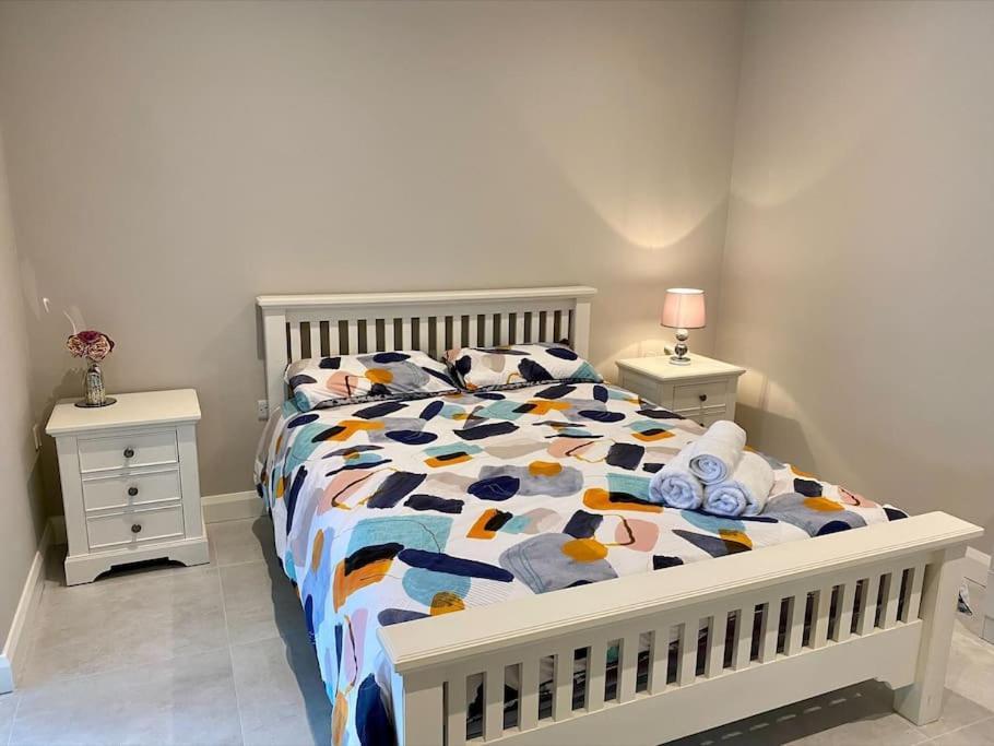Erne Getaway No.8 Brand New 1 Bed Apartment Enniskillen Bagian luar foto