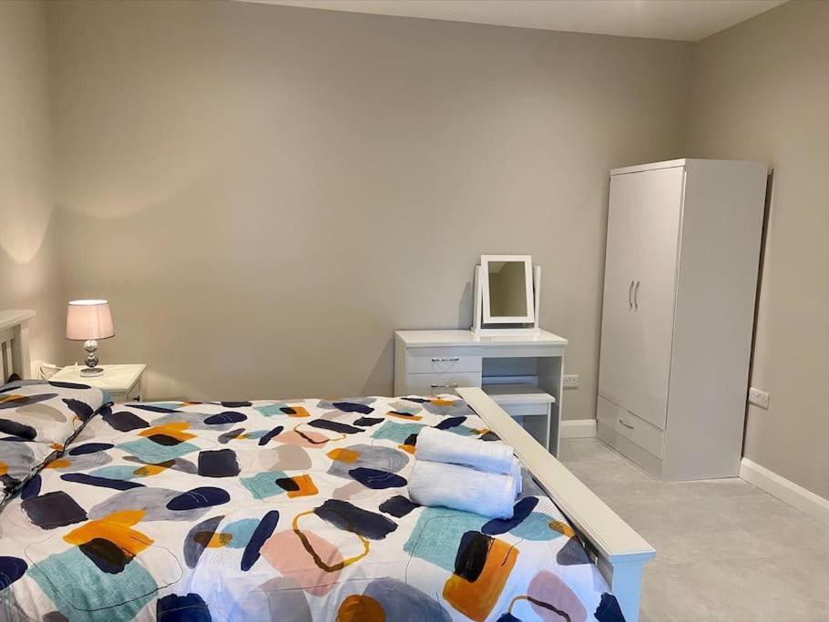 Erne Getaway No.8 Brand New 1 Bed Apartment Enniskillen Bagian luar foto