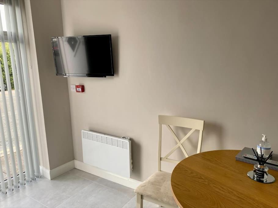 Erne Getaway No.8 Brand New 1 Bed Apartment Enniskillen Bagian luar foto