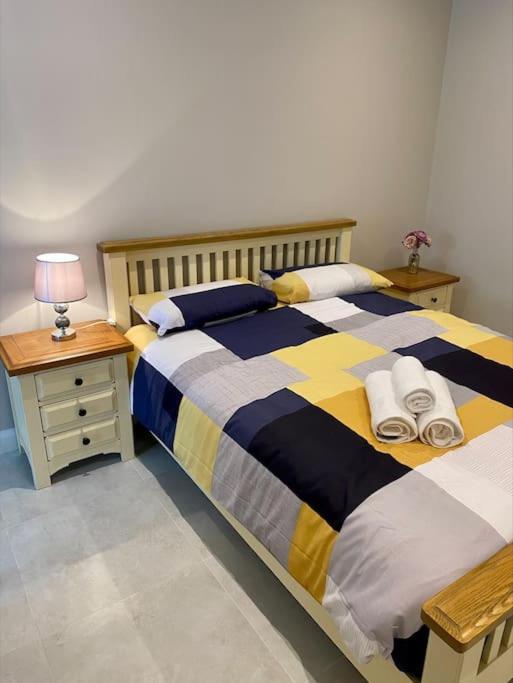 Erne Getaway No.8 Brand New 1 Bed Apartment Enniskillen Bagian luar foto