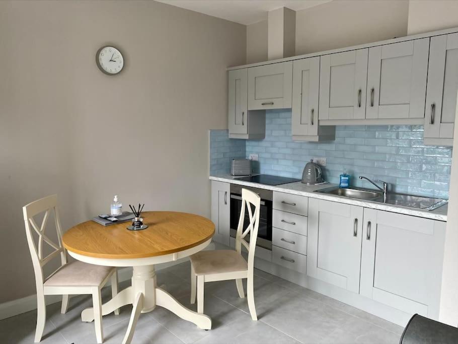 Erne Getaway No.8 Brand New 1 Bed Apartment Enniskillen Bagian luar foto