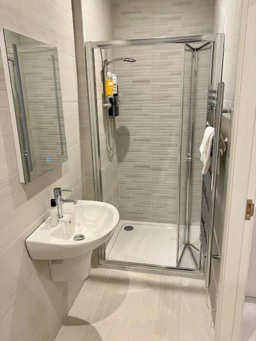 Erne Getaway No.8 Brand New 1 Bed Apartment Enniskillen Bagian luar foto