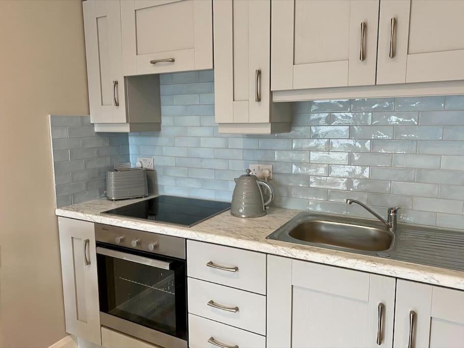 Erne Getaway No.8 Brand New 1 Bed Apartment Enniskillen Bagian luar foto