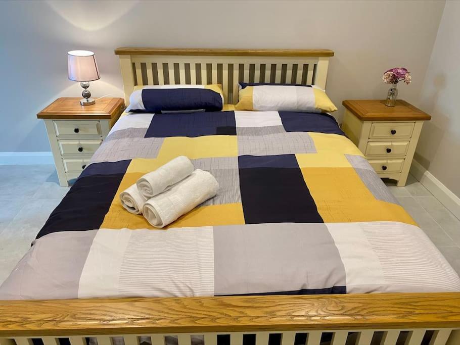 Erne Getaway No.8 Brand New 1 Bed Apartment Enniskillen Bagian luar foto